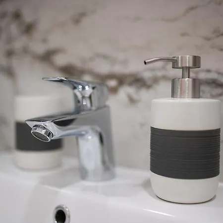 Apartsee Wellness بلزن