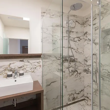 Apartsee Wellness 3*